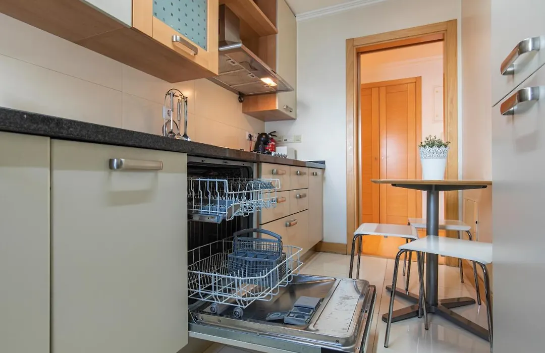 Lovelystay - Modern Apartment In Anjos-1